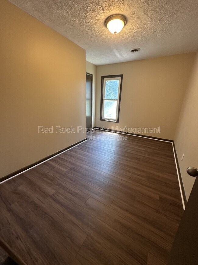 Building Photo - 835 Elm St