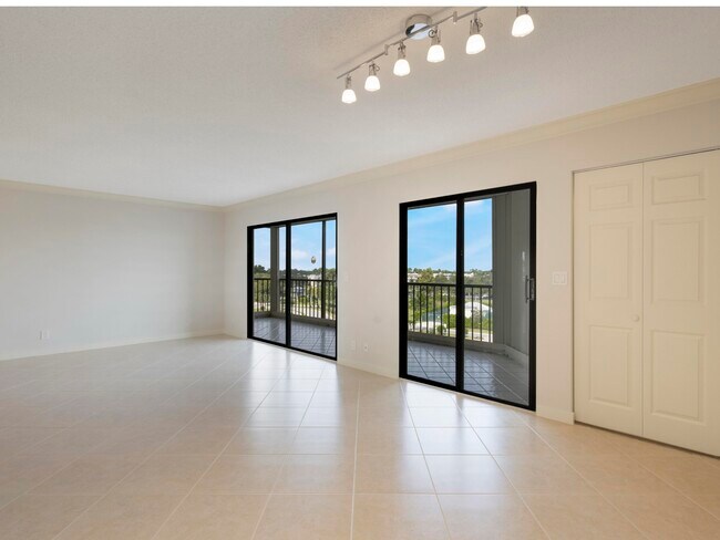 Building Photo - 7380 S Oriole Blvd