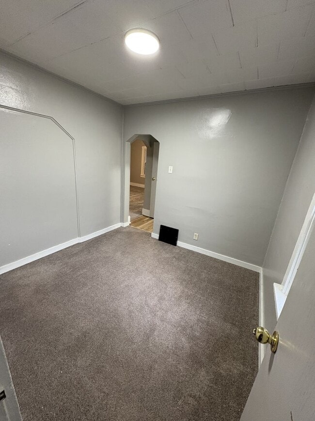 Building Photo - 2-Bed, 1-Bath House for Rent! NO APPLICATI...