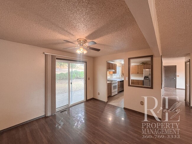 Building Photo - 7880 Oxbow Ave