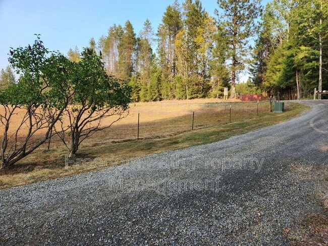 Building Photo - 20 Lilac Ln
