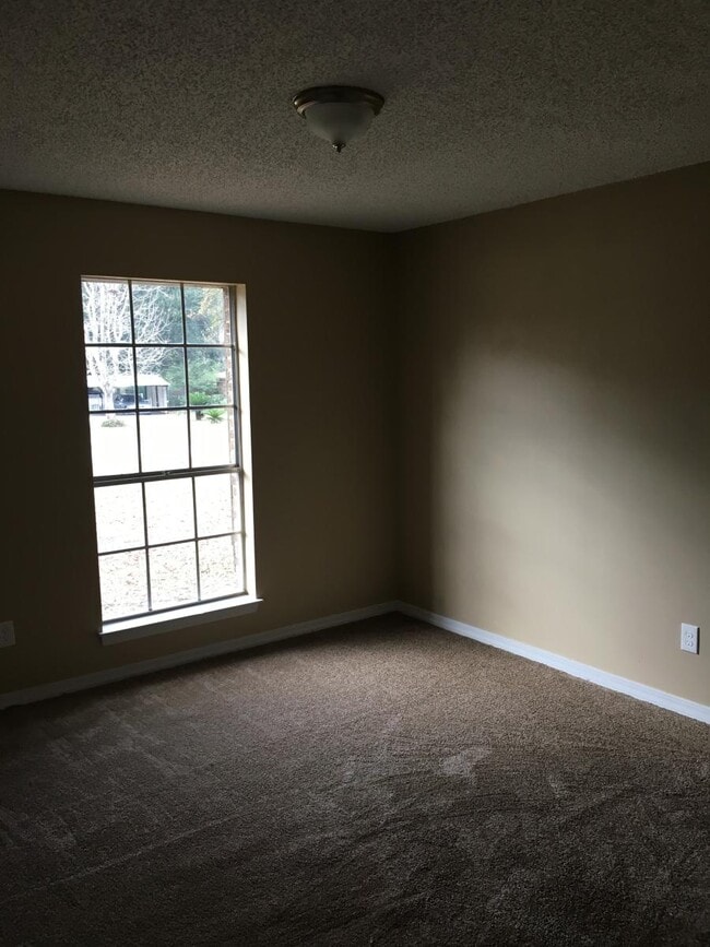 Building Photo - 1800 Ponderosa Pl