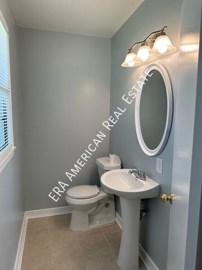 Building Photo - 209 Loizos Dr NW