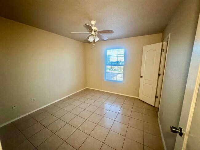 Building Photo - 2801 S Bartlett Ave