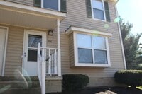 Building Photo - 4 Bed/2 1/2 Bath Bus Line Reserved Parking