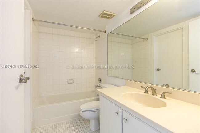 Building Photo - 7601 E Treasure Dr