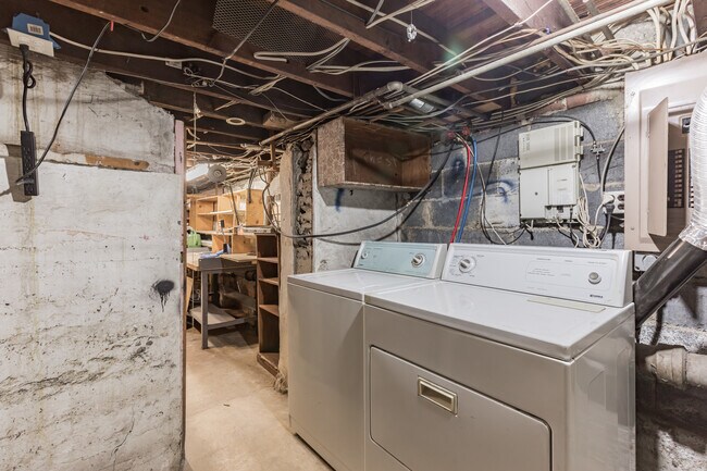 Building Photo - 3 W 1st Ave