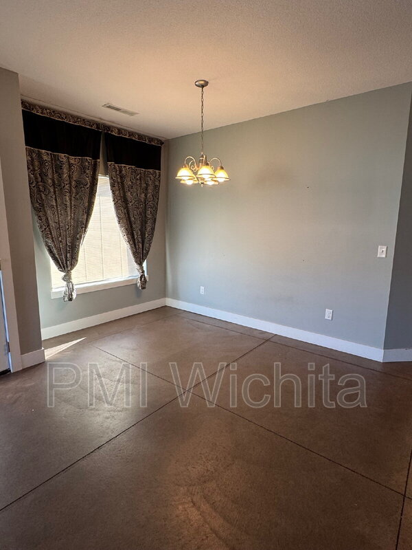 Building Photo - 5542 N Edwards