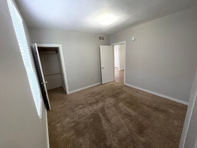 Building Photo - Two Bedroom Single Family Home