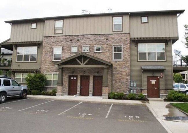 Building Photo - 635 NE Garswood Ln