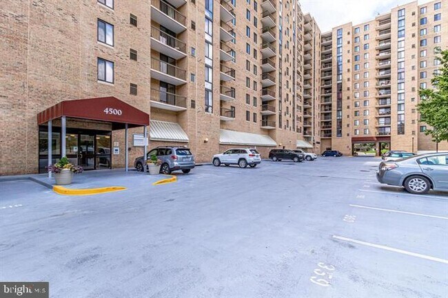 Building Photo - 4500 S Four Mile Run Dr