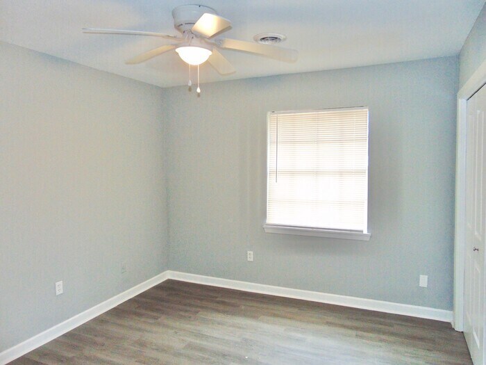 Building Photo - 5958 Lake Trace Cir