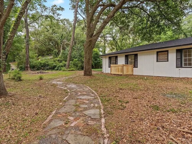 Building Photo - 3333 Meadow Hill Rd