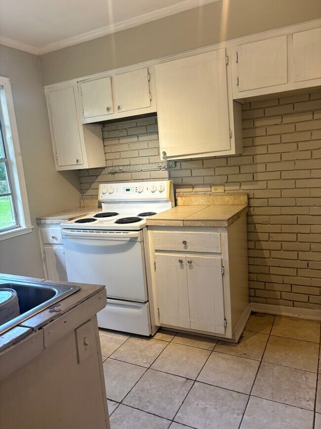 Building Photo - 3148 Shirley Dr