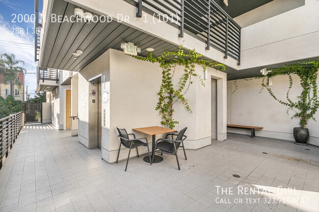 Building Photo - 2000 Beachwood Dr