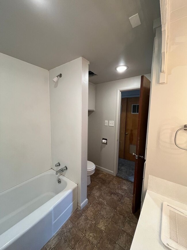 Building Photo - 2 Bedroom - 1 bath apartment