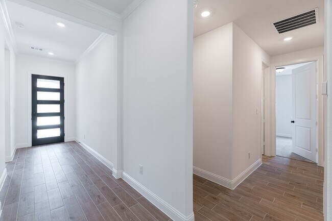 Building Photo - 16231 Sheridan River Trl