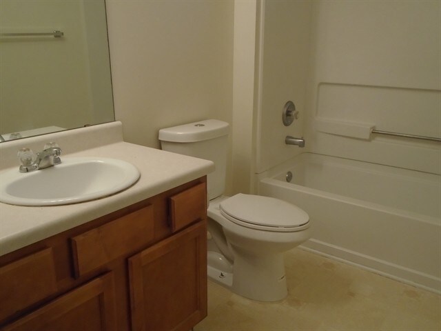 Building Photo - 70 Camden Way