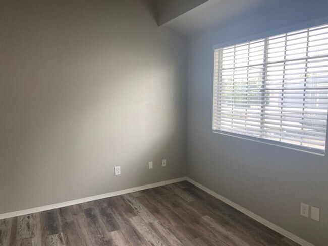 Building Photo - Private 2 bed Townhouse near University & Gilbert Rd in EastBrook community