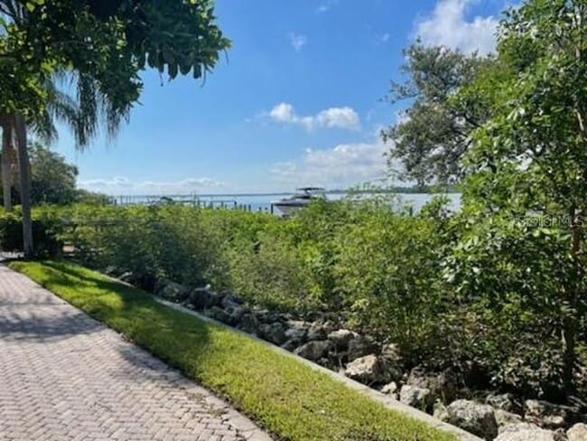 Building Photo - 2749 Via Cipriani