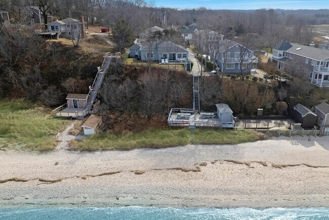 Building Photo - 7 Oak St