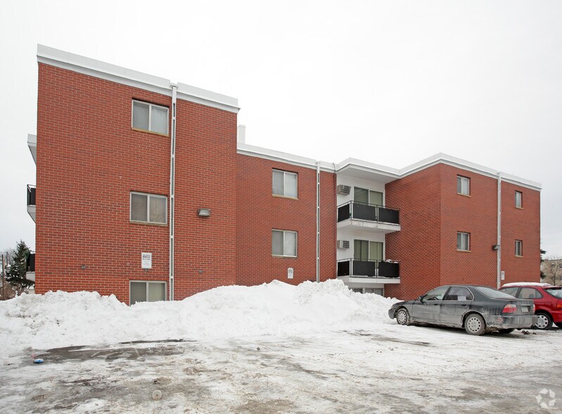 Building Photo - Hoyt Avenue Apartments