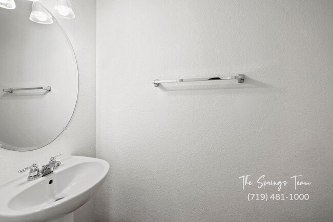 Building Photo - SPACIOUS 3BD/2.5BA TOWNHOME at THE BLUFFS AT SPRING CREEK with A/C **$500 move-in credit with a 1...