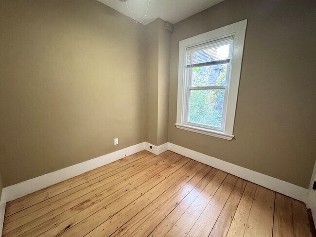 Building Photo - 47 1/2 Jamaica Street Unit 2