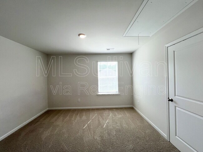 Building Photo - 2932 Egert Dr