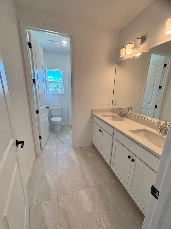 Building Photo - 9323 Lorenzo Wy