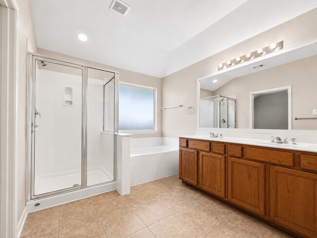 Building Photo - 6114 Menor Crest Dr