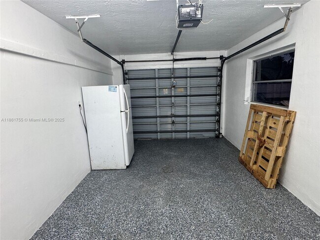 Building Photo - 7205 NW 76th Pl