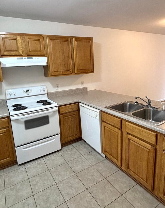 Building Photo - 1807 Treeline Ct
