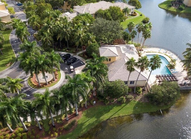 Building Photo - 500 Crestwood Ct S