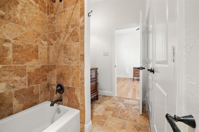 Building Photo - 322 Lake Placid Dr