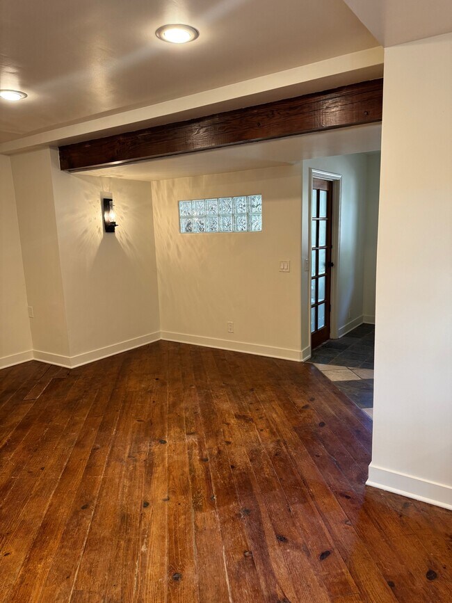 Building Photo - 1440 Old Topanga Canyon Rd