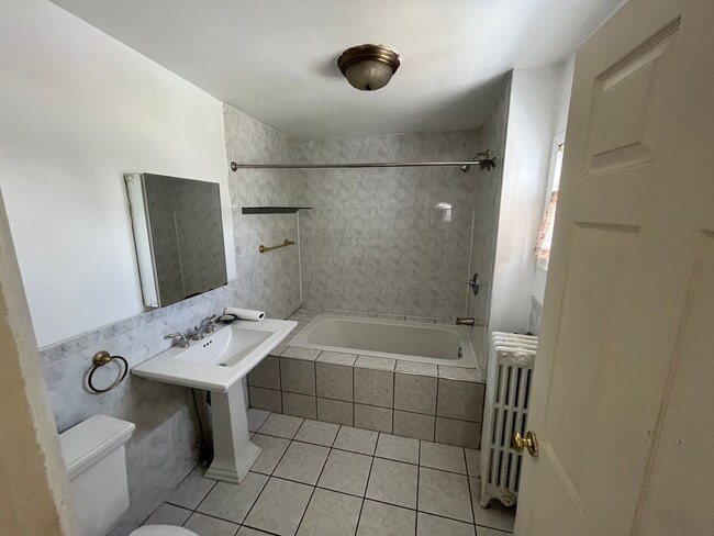 Building Photo - 3 Bedroom Townhouse in Bella Vista