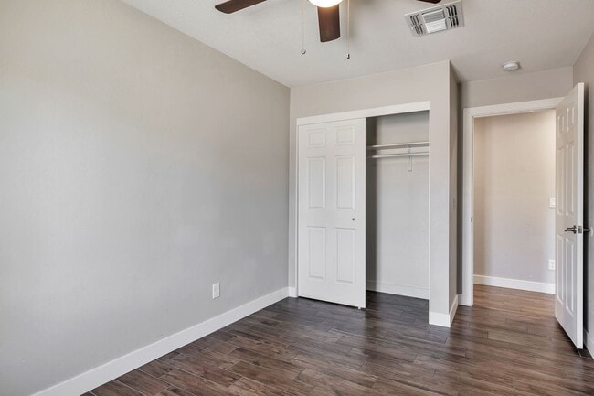 Building Photo - Tempe 6-Bedroom Home Featuring Large Turf Yard & Ideal Location