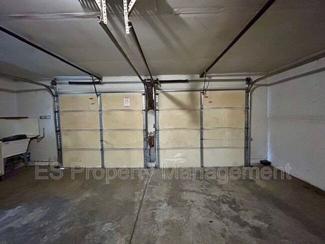 Building Photo - 1180 Standish Dr