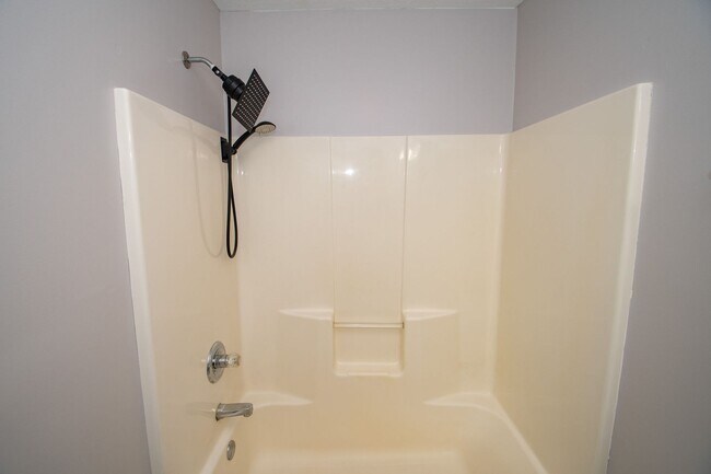 Building Photo - 4 Bedroom home in Granger, IN!