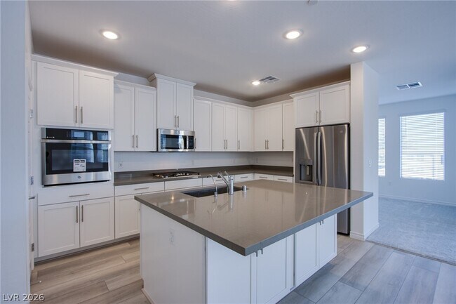 Building Photo - 2555 Hampton Rd