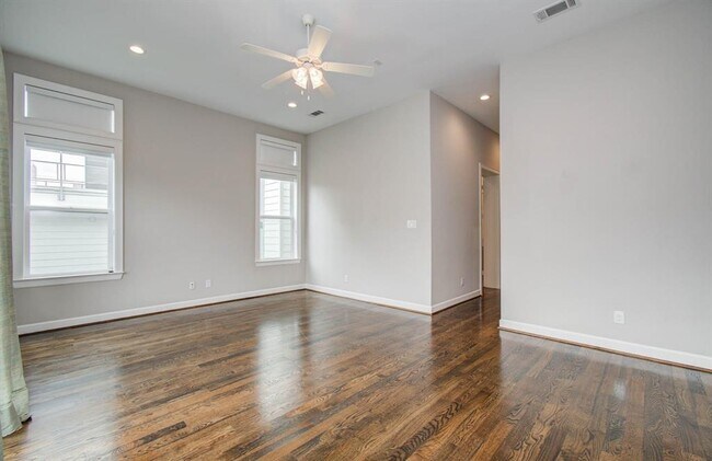 Building Photo - 309 W Pierce St