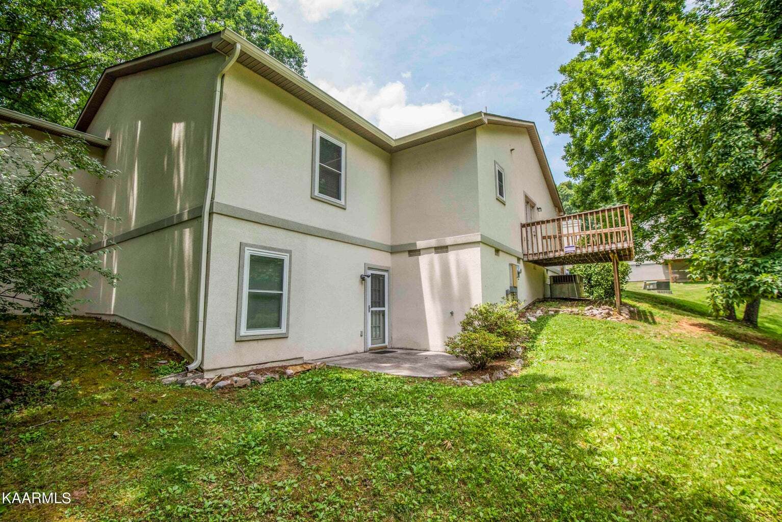Building Photo - 1728 Stone Hedge Dr