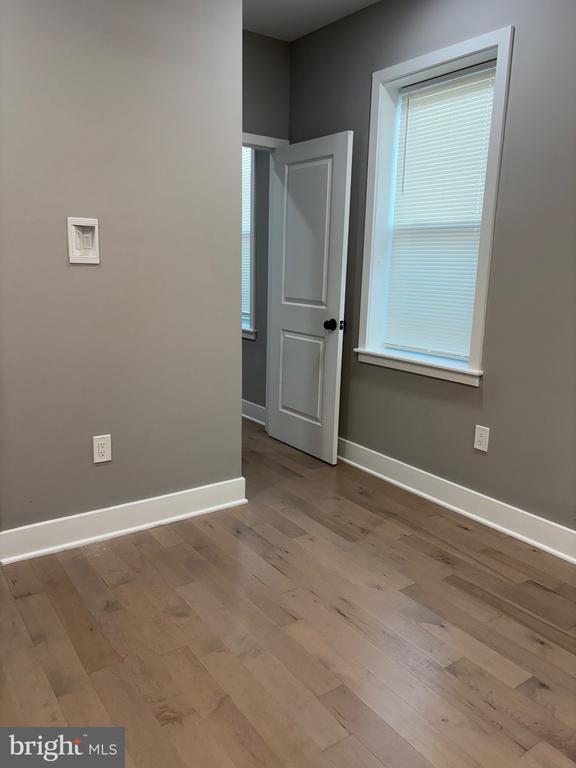 Building Photo - 2840 W Girard Ave