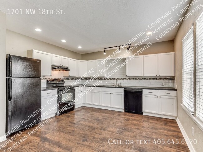 Building Photo - Beautiful 2 bed, 2 bath updated duplex in ...