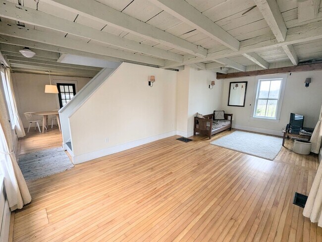 Building Photo - 33 Old Cemetery Rd