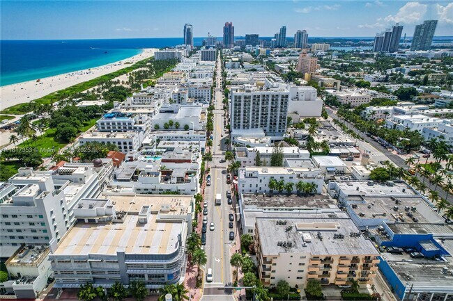 Building Photo - 1150 Collins Ave
