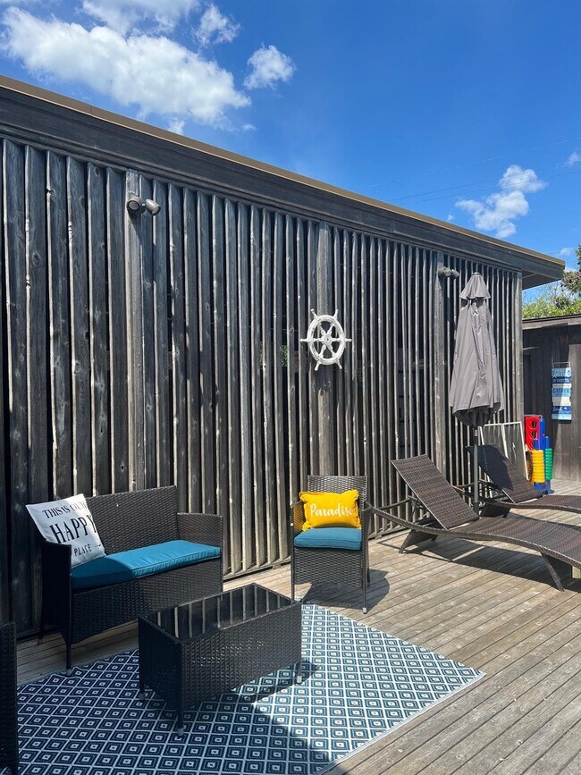 Building Photo - 101 Bungalow Ln