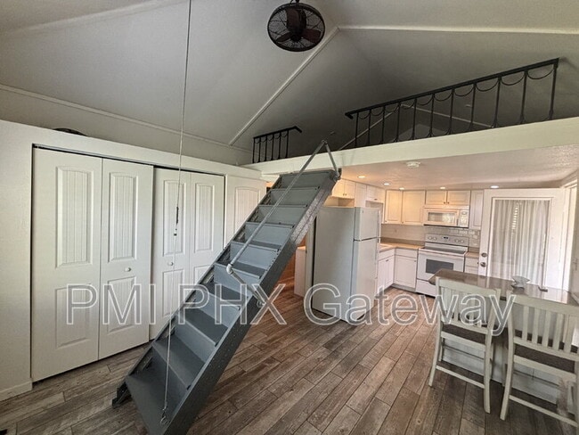 Building Photo - 149 1/2 E. Butte Avenue