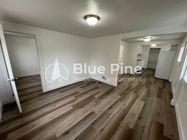 Building Photo - 1288 Lake Ave